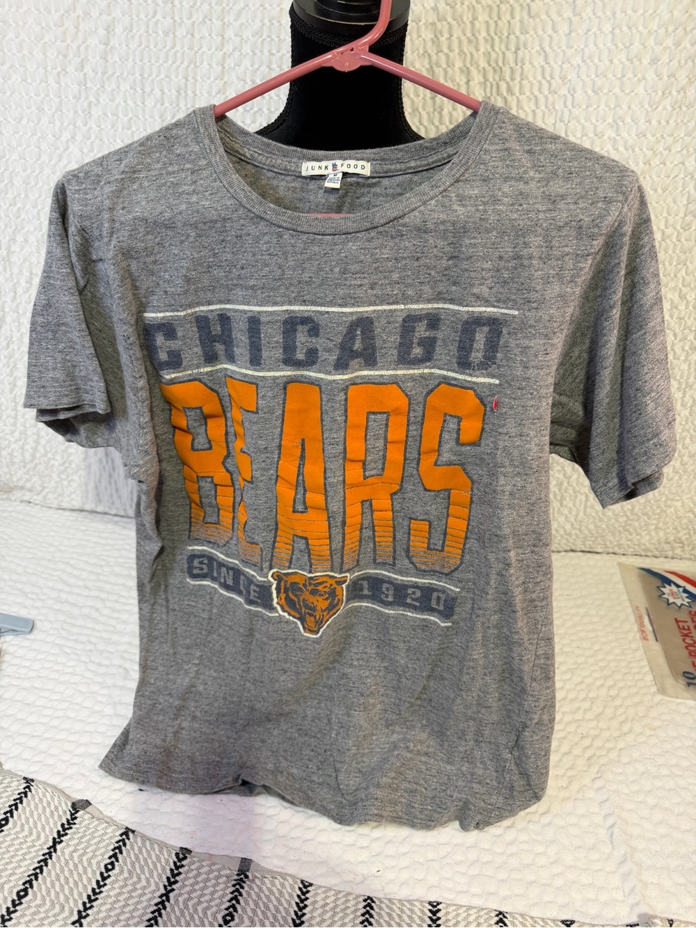 Junk Food Clothing men’s ' Chicago Bears Gray Graphic Tee